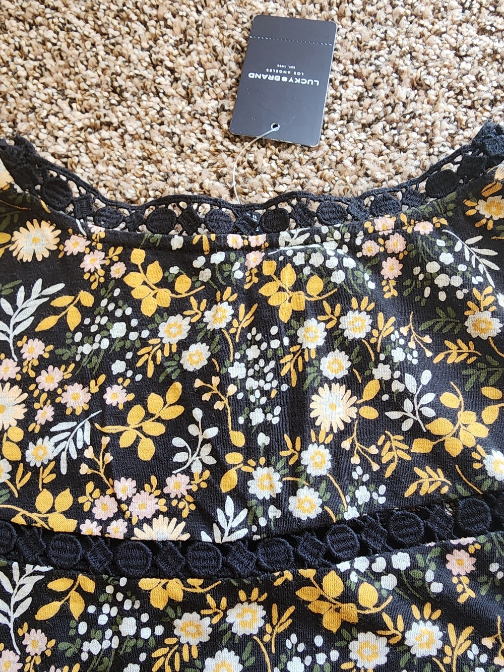 Sleeveless Black Floral Lace-Trim Women's Top - Picture 5 of 9